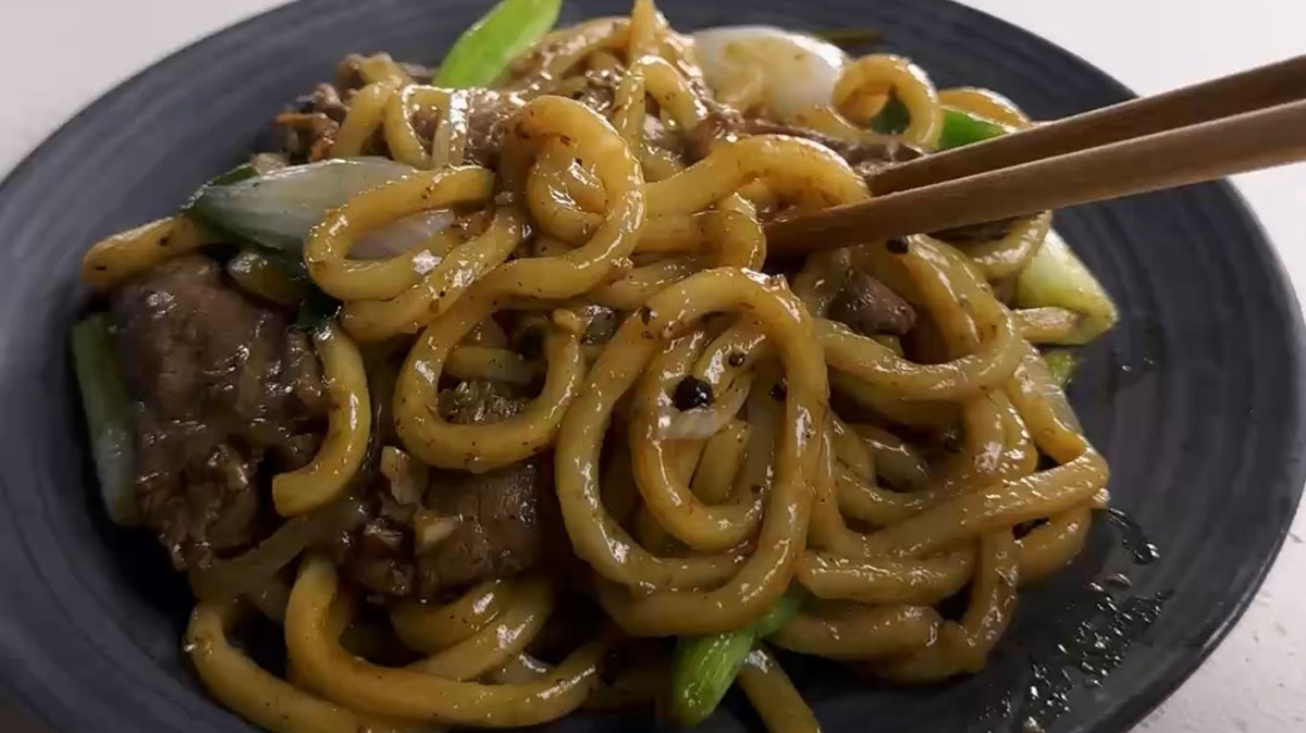 Black Pepper Ribeye Udon Stir-Fry