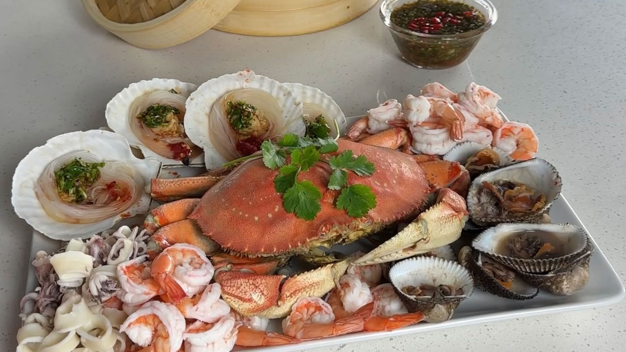 Seafood Platter with Spicy Thai Dipping Sauce